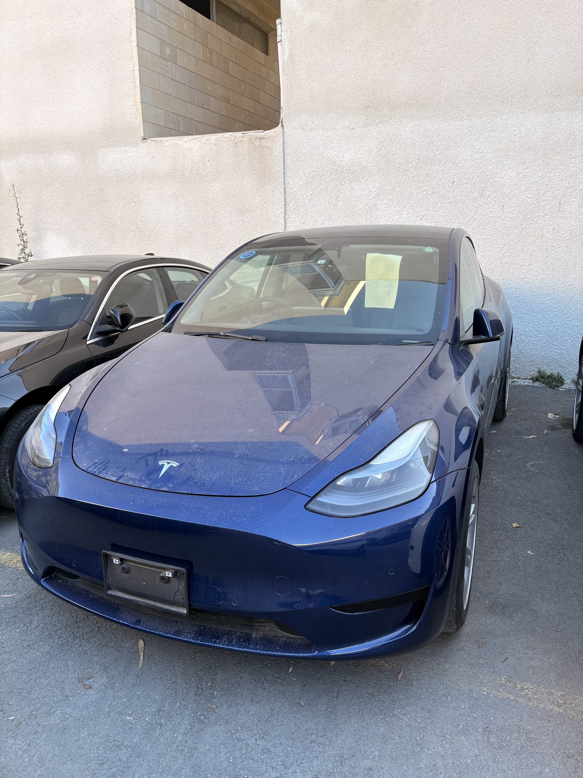 
								Tesla Model 3 full									