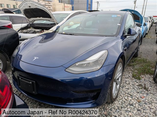 
								Tesla Model 3 full									