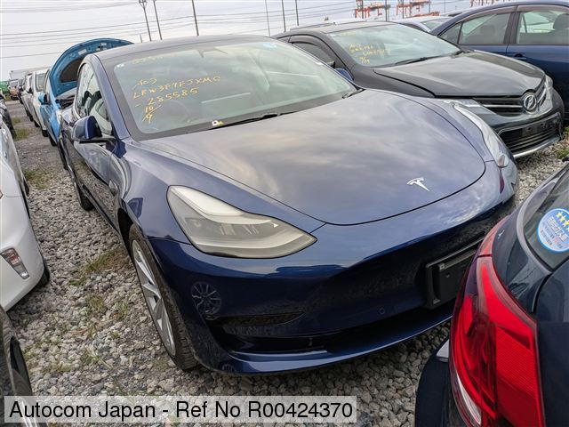 
								Tesla Model 3 full									