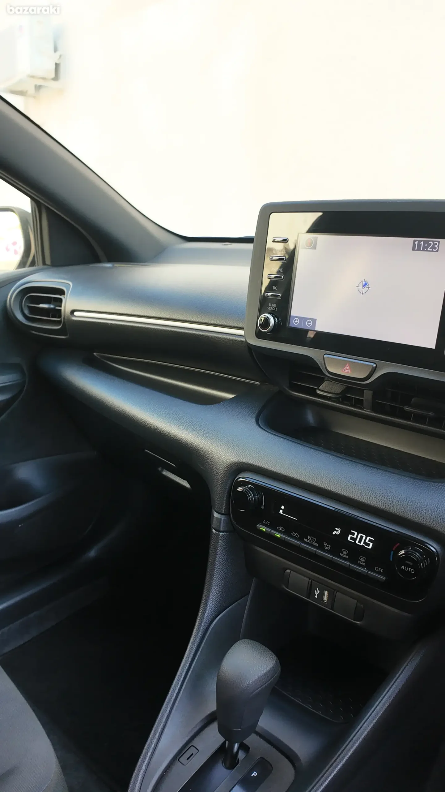 
								Toyota Yaris full									