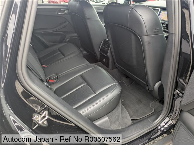 
								Porsche Macan full									