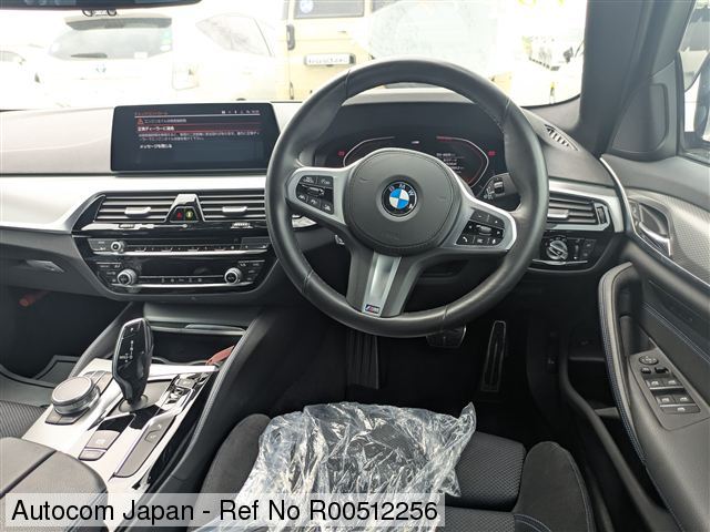 
								BMW 523D xDrive M-Spirit full									