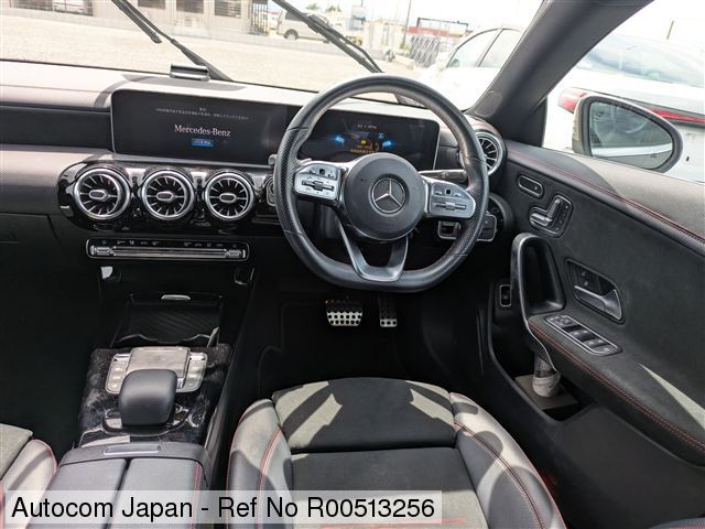 
								Mercedes-Benz CLA200d full									