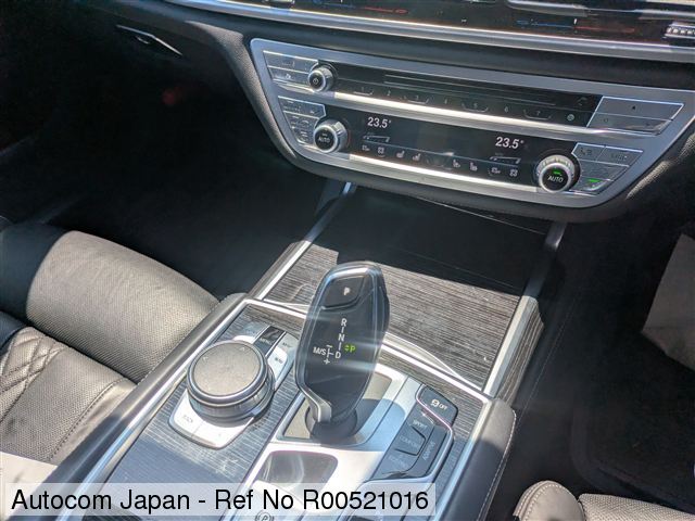 
								BMW 750Li M-sport full									