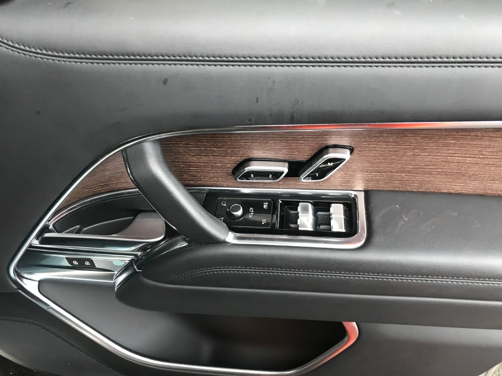 
								Range Rover full									
