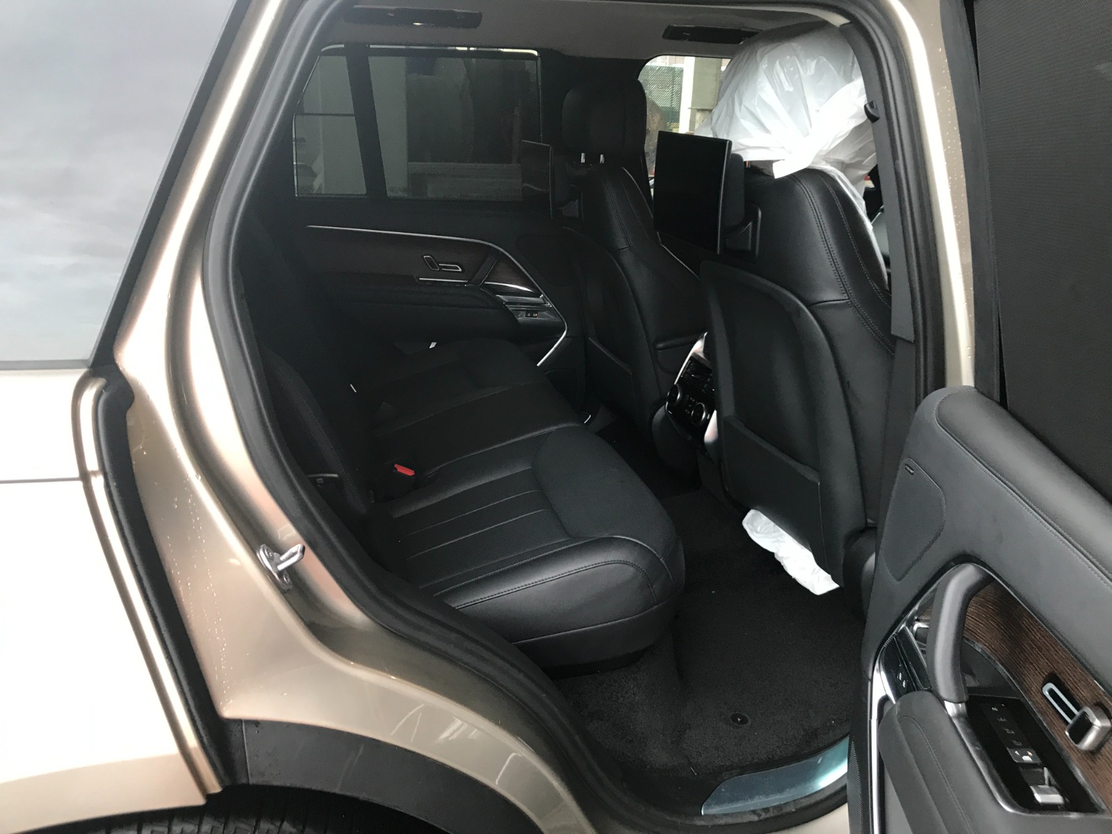 
								Range Rover full									