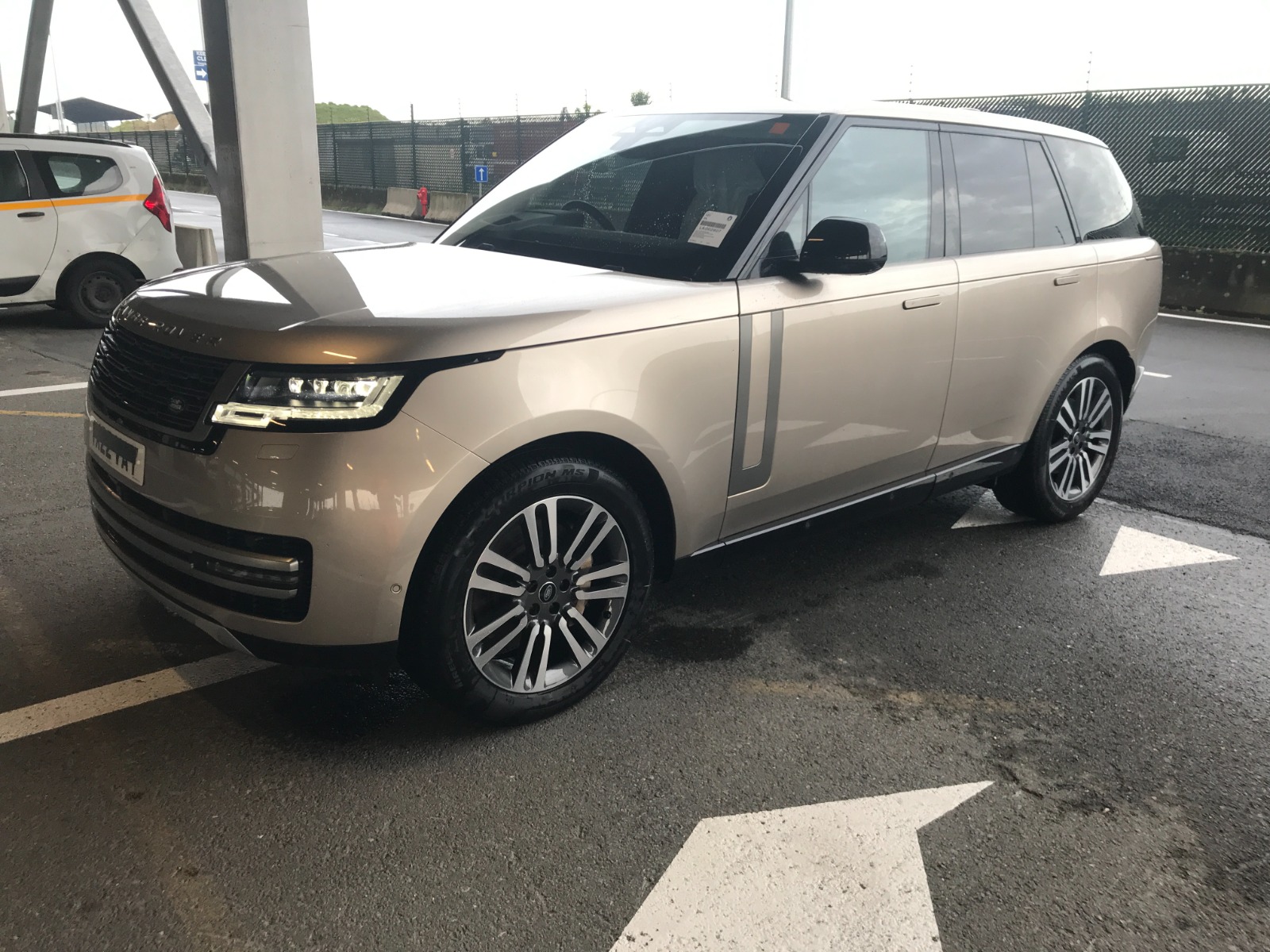 
								Range Rover full									