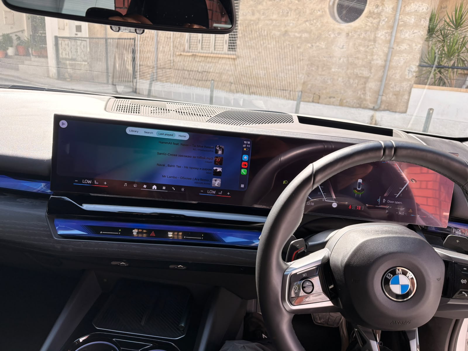 
								BMW 523i M-Sport full									