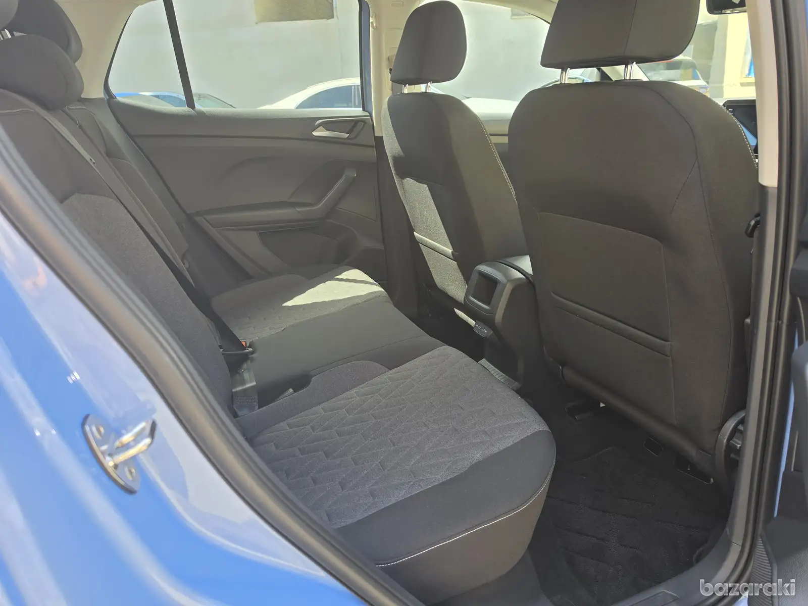 
								VOLKSWAGEN T-cross full									