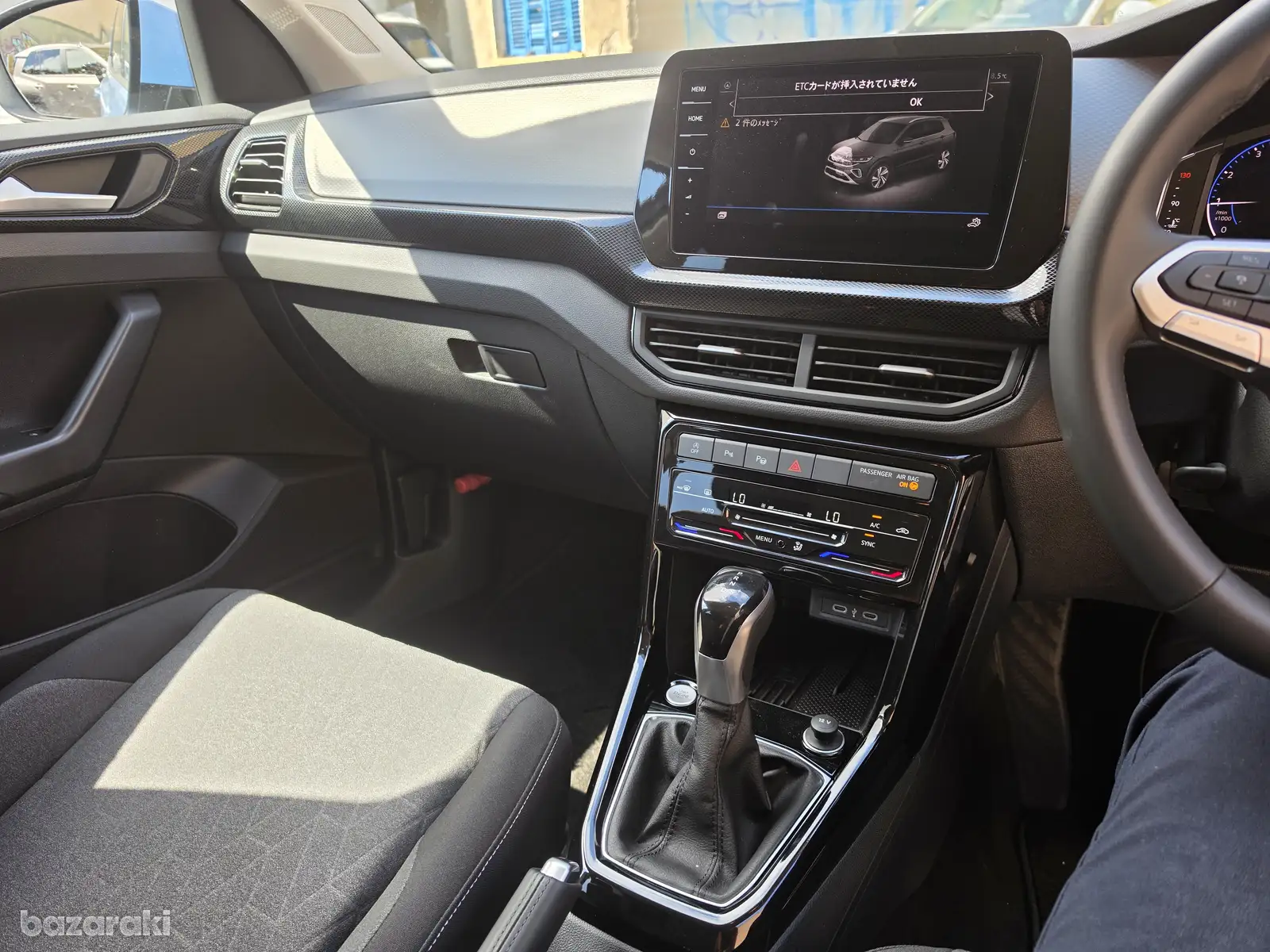 
								VOLKSWAGEN T-cross full									